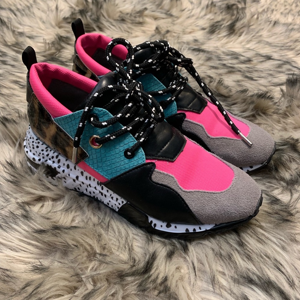 Steve Madden tennis shoes